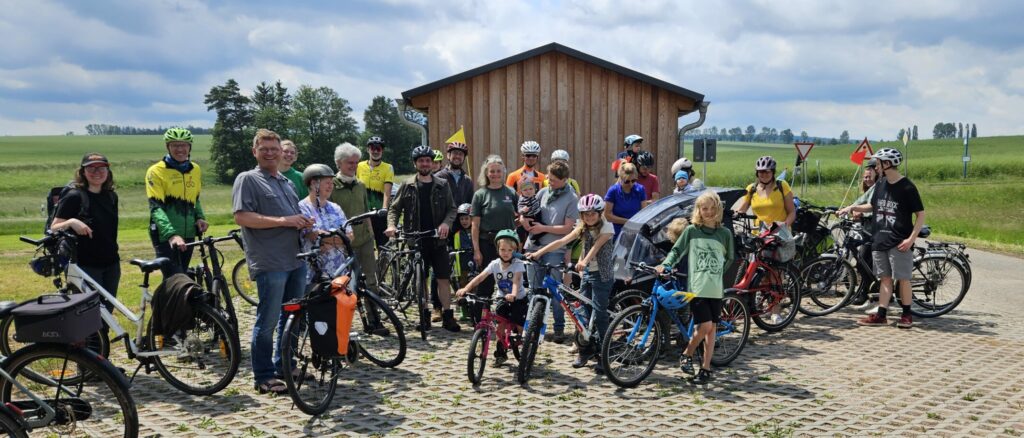Teilnehmer:innen der Sternradtour für den bau des Radweges Grumbach - Tharandt